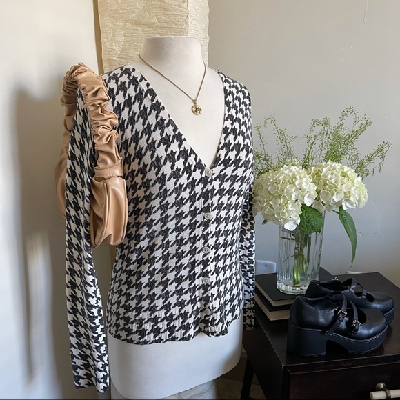 Houndstooth Tight Cardigan - Picture 3 of 13
